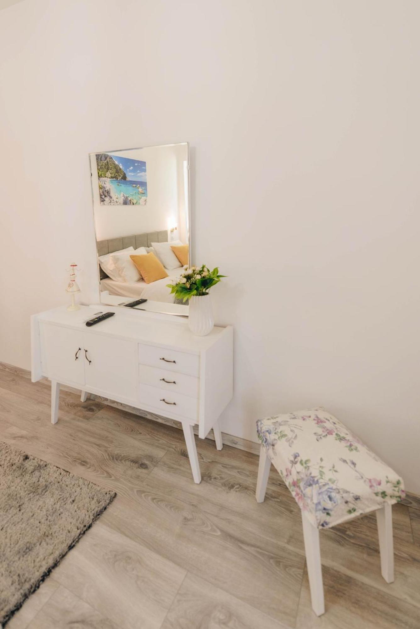 Sunrise Guesthouse Аґрія Екстер'єр фото